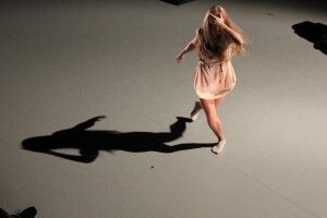 Vilde Halle Ekeland danser rollen som Athene. Foto: Helene Lindstad Petersen