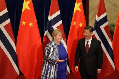 10. april 2017: Det første møtet mellom Kinas øvste leiar XI Jinping og Norges statsminister Erna Solberg etter normaliseringa mellom Norge og Kina. Trond Viken/NFD