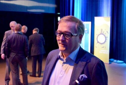 Direktør for næringspolitikk i Norsk Olje og Gass, Erling Kvadsheim, holdt foredrag om fremtiden til oljebransjen. Foto: Lars Rødseth