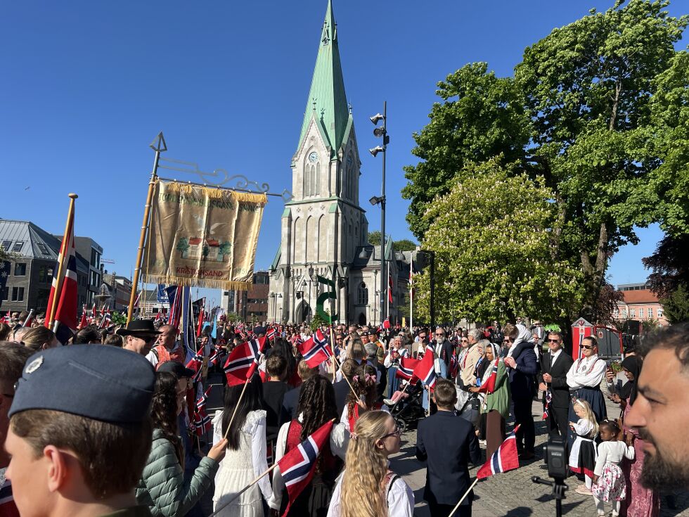 Skolene stiller seg opp før avmars.
 Foto: Sivert Stensrud