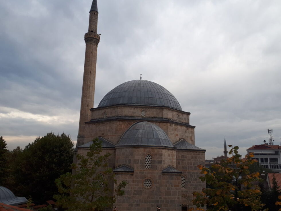 En av mange moskeer i Prizren.