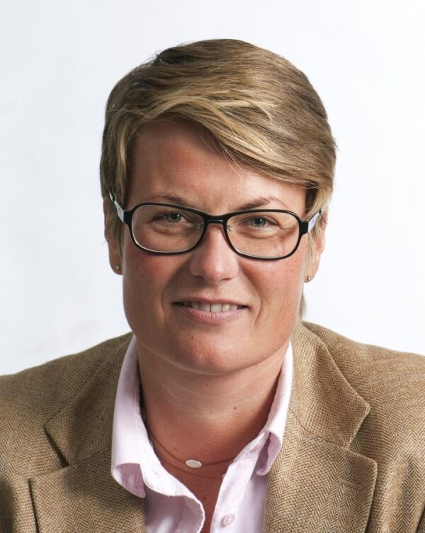 Roser miljøvernministeren
