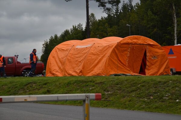 ØVELSE: Sivilforsvaret setter opp innsatstelt