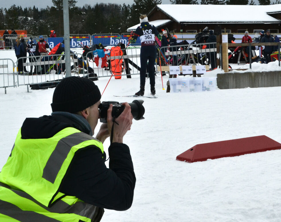 Oddvin jakter på det beste motivet.
 Foto: Julie Bekk Johannessen