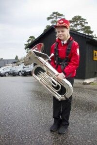 Tuba: Ida har spilt i 5 år nå og trives like godt fremdeles etter 5 år i uniform.Foto: Sindre Hopland