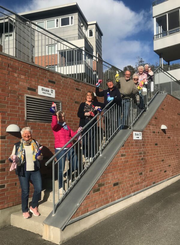 Vasker for fellesskapet i Påskeveien
