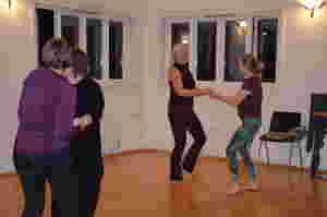 Biodanza er ikke for tankene men for å la følelsene få komme fram