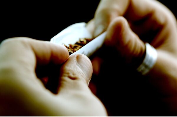 Røyker både tobakk og cannabis