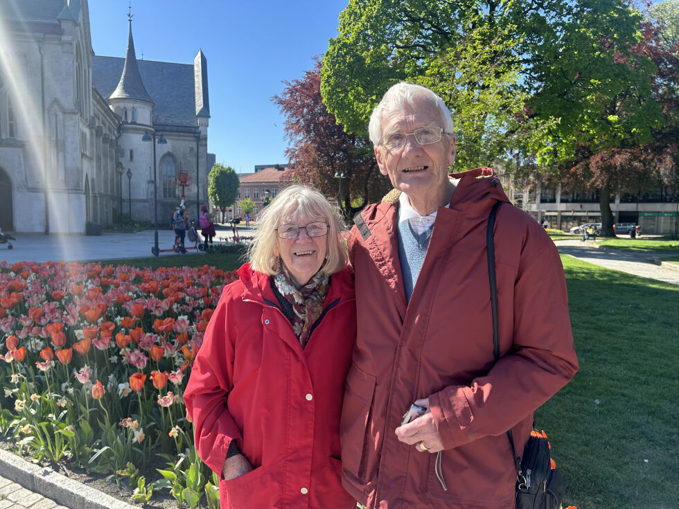 Bob og Christine Shore er på ferie i Norge og er fornøyde med fargene i byen.
 Foto: Andrea Kopstad