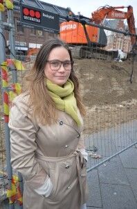 SKUFFET: Isabelle-Louise Aabel i Arbeiderpartiet er skuffet over at utbyggingen fortsetter på Torvet. De øyner like vel et lite håp. Foto: Jeanette Brubakken