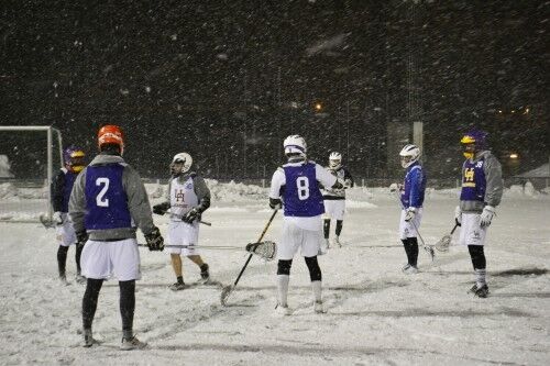 Full innsats: UiA Lacrosse trosset snøkaos i vinter for å bli skikket til NM.       Foto: Tommy Solem
