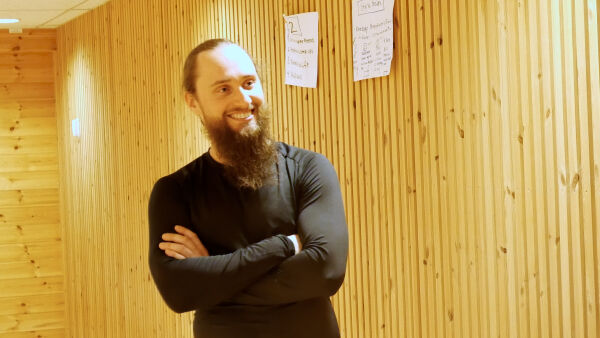 SMILER: Jedrzej Just er i godt humør under dagens trening
 Foto: Noah Basterås Bøhn