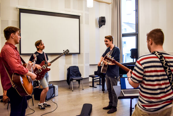 Er musikkutdanningen for drømmere?