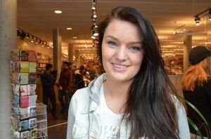 Kamilla Leganger-Krogstad (20) smiler med colgate-smil, men synes tannlege er altfor dyrt.