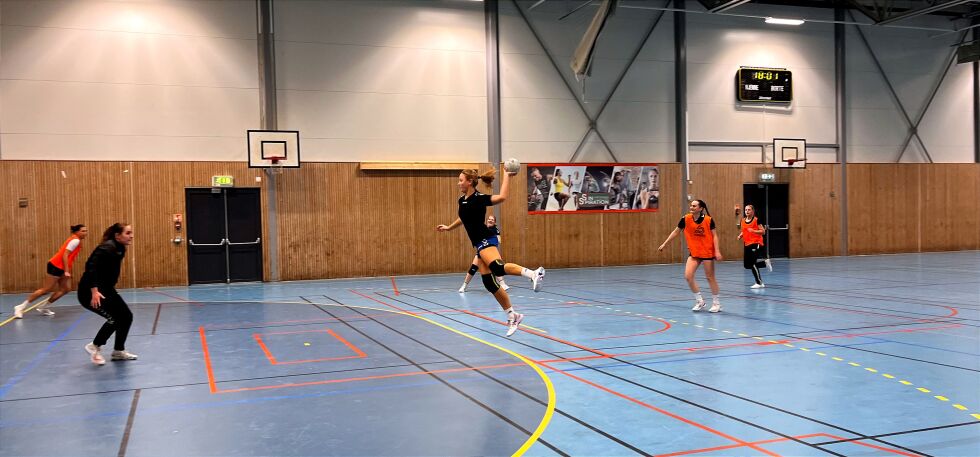 På trening med KSI håndball 2.
 Foto: Kamilla Haugen