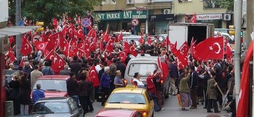 Demonstrasjon mot PKK i Istanbul, 22. oktober 2007. Foto: https://no.wikipedia.org/wiki/PKK