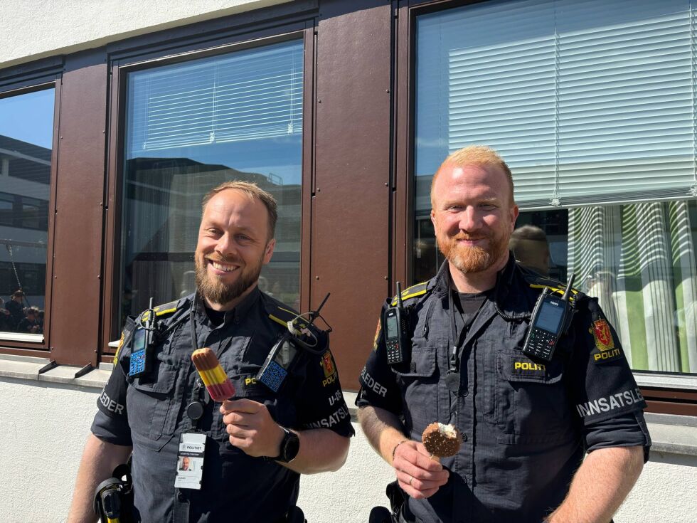 Politiet nyter is etter barnehage-toget.
 Foto: Leah Kittelsen