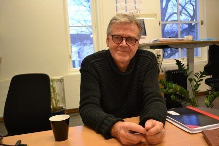 Fagleder Per Engestrand ved Sørlandet sykehus mener legene bør gjøre en bedre jobb for å stilne debatten. Foto: Eirik Rognaldsen