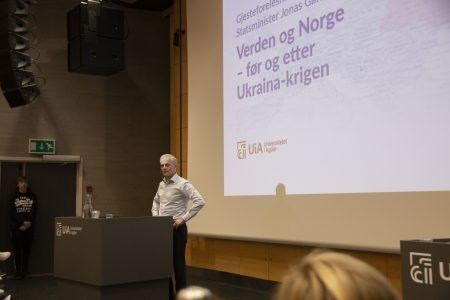 Jonas Gahr Støre holdt foredrag på UiA om krigen i Ukraina, og hvordan den vil påvirke Norge og verden.