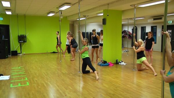 Fulle kurs i poledance