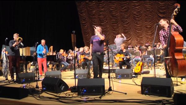 - Blir en kraftig konsert