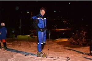 Lasse Topstad (20) tok seg en kveldstur til Tveit skisenter tirsdag kveld. Foto: Cecilie Engh