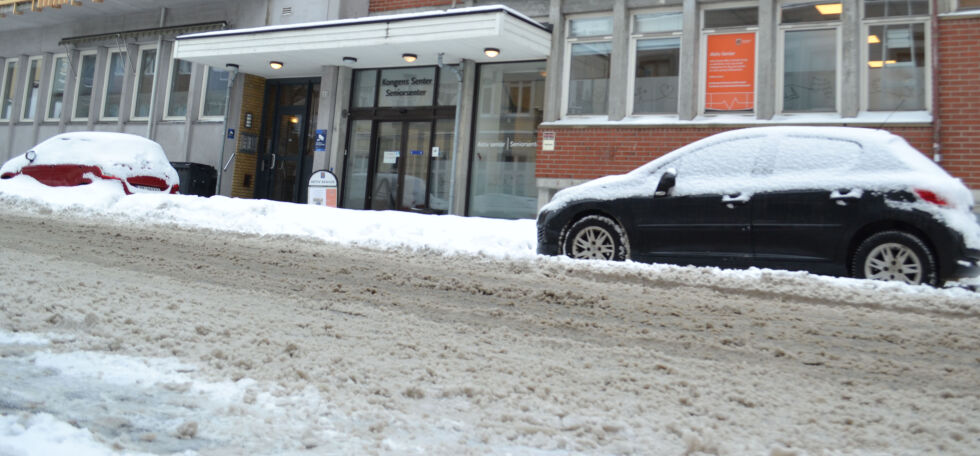 Utfordrende føre utenfor Kongens senter.
 Foto: Jonas Sæter Sundtjønn