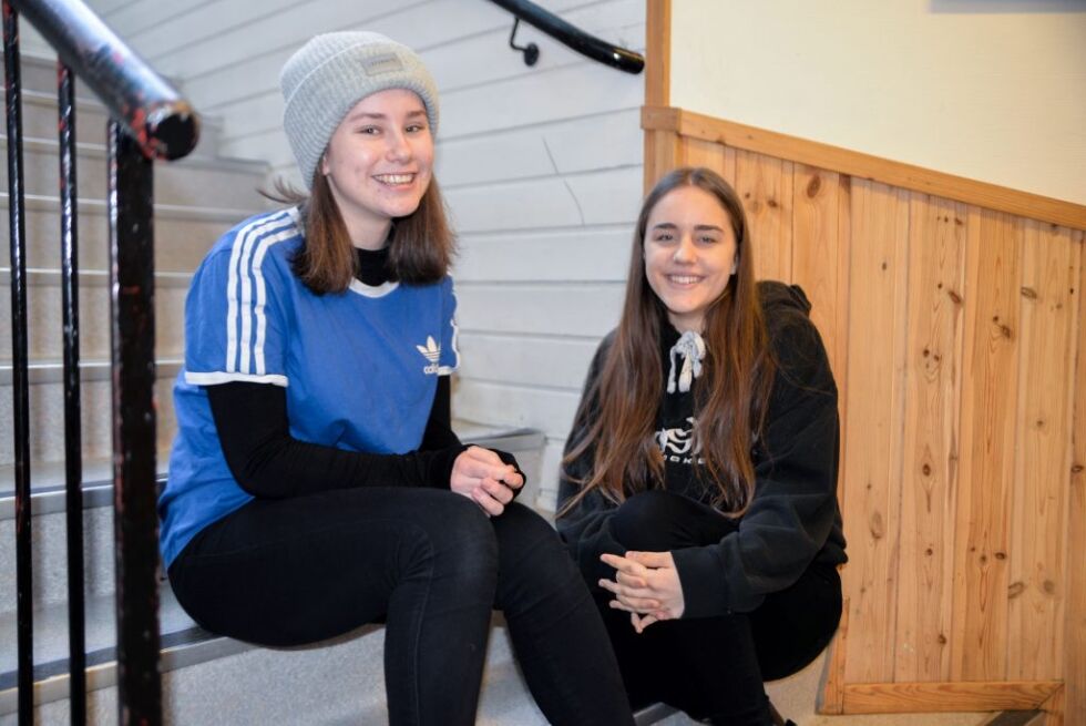 KJØTTFRI: Kristina Erlandsen Pritchard(15) og Lisa Linder(15) har valgt å spise vegetariansk. FOTO: Ingunn Alexandra Langberg
