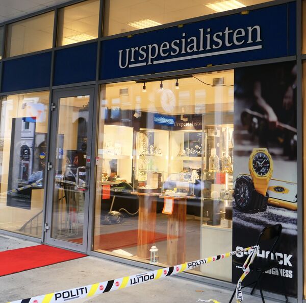 Væpnet ran hos urmakerforretning