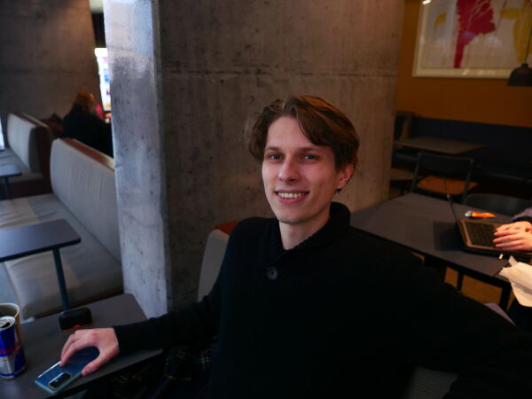 Daniel Castberg velger å prioritere studiene framfor deltidsjobb.
 Foto: Casper Klubben