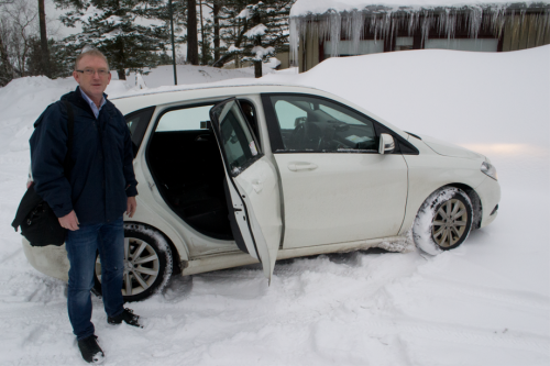 Knut Nilsen, studieadministrativ leder for NLA Bergen er en av mange kristiansandere som tar drosje i disse vintertider. (Foto: Joakim Fossan)