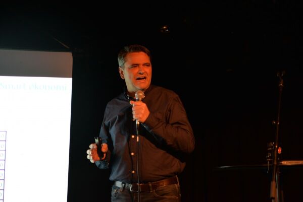 Studenter fikk økonomiske tips fra Magne Gundersen