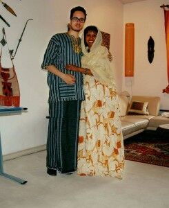 Phillip og hans mor i den tradisjonelle somalske drakten. Foto: Privat