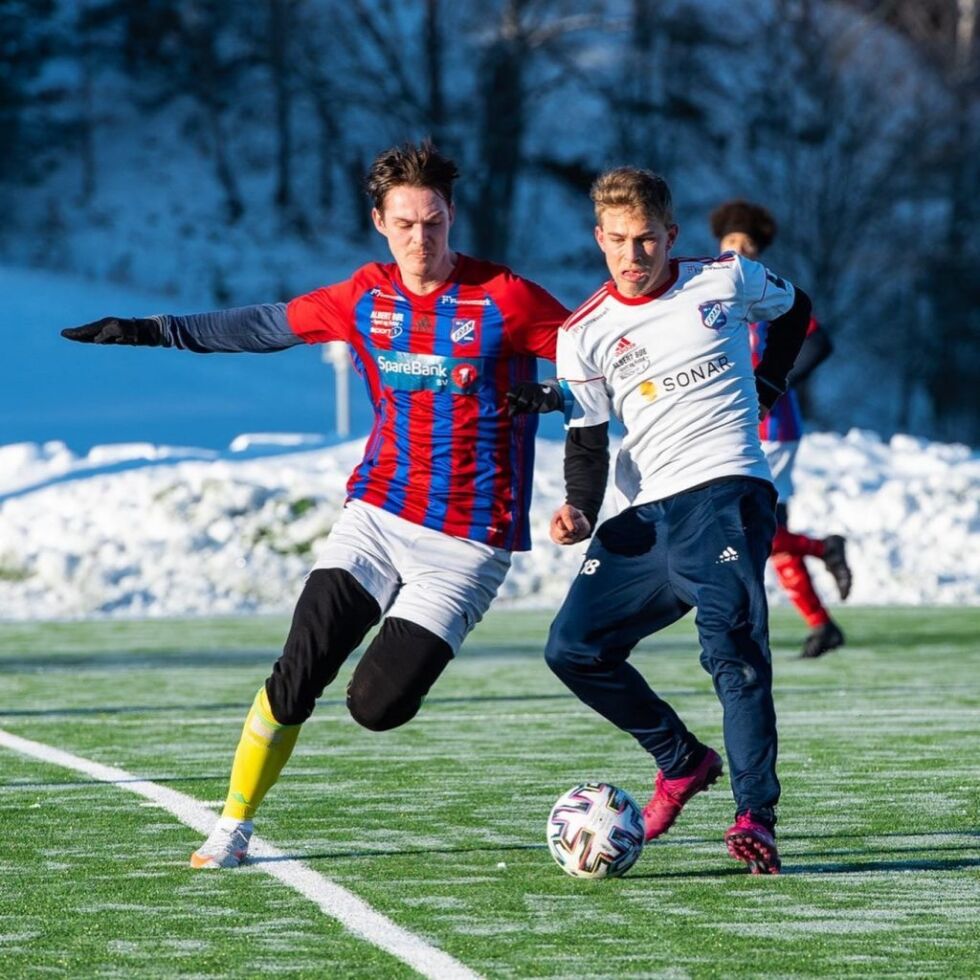 Haakon Gulla Pedersen og Trond Ingebrigsten har måtte nøye seg med treninger så langt i oppkjøringen, her under en internkamp i vinter. Foto: Fram Larvik