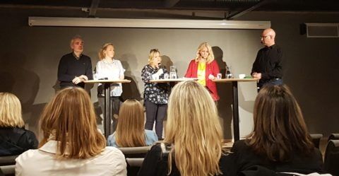 Panelet under gårsdagens metoo debatt torsdag kveld. (f.v Eivind Ljøstad, Ingrid Michaelsen, Connie Bentzrud og Mette Gundersen. Foto: Jon Kåsa
