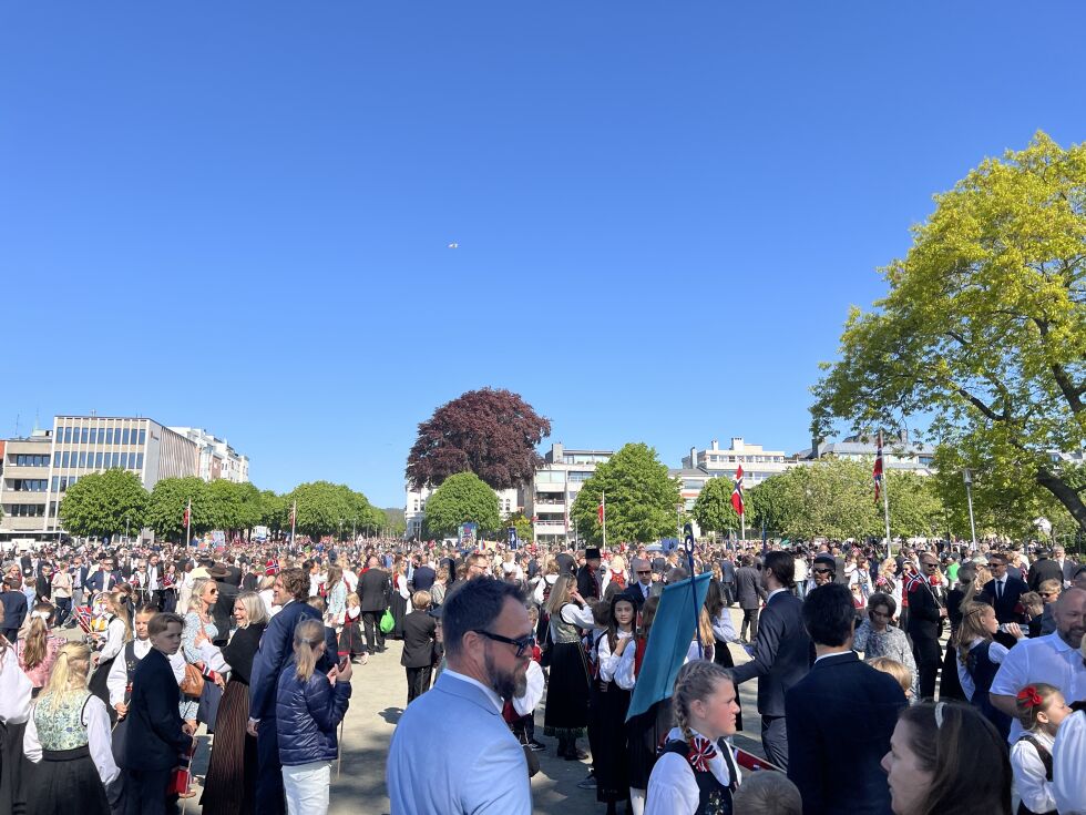 folkene samles og avslutter toget på Tresse.
 Foto: Sivert Stensrud