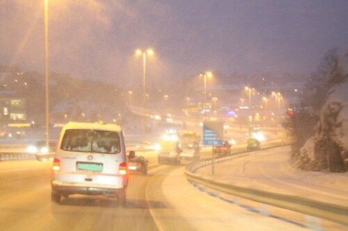 KULDE: Bilkjøring i kulden skaper større risiko for luftforurensning i hele landet. Foto: Arkiv