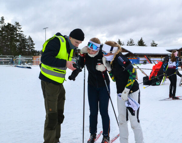 Oddvin tar bilder for en bilde-sak
 Foto: Julie Bekk Johannessen