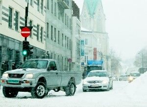 I dag har det vært trafikkaos i sentrum, i kveld kommer mer snø.