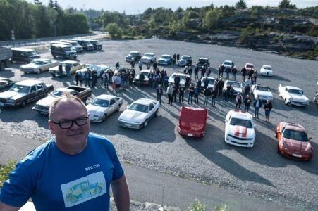 Arve Helland (53) har eid flere hundre ulike biler opp gjennom tidene. Foto: Kaj Alver