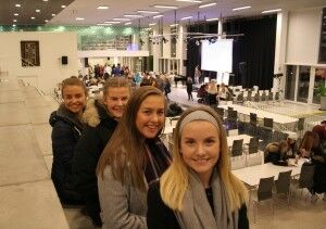 (f.h.) Ida Gilje (16), Emilie Hansson (15), Emily Aas (15) og Mathilde Halvorsen (15) mener valget står mellom Tangen og KKG.