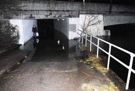 Tunellen på Lund er blant annet blitt dekket av vann som gjør det vanskelig å bevege seg gjennom den. Foto: Emil Madsen Gjørtz