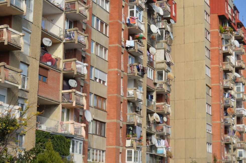 I Pristina bor de tett i tett.