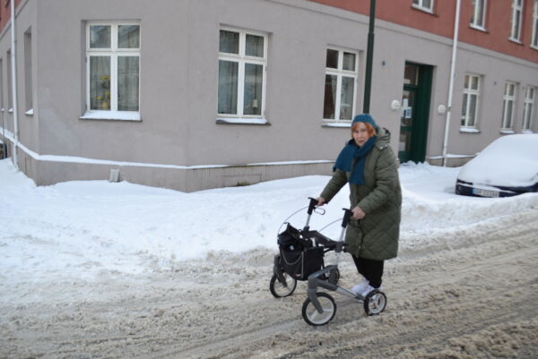 Det er ikke alltid like lett å gå på fortauet.
 Foto: Fredrik Fie Padøy Mathiesen