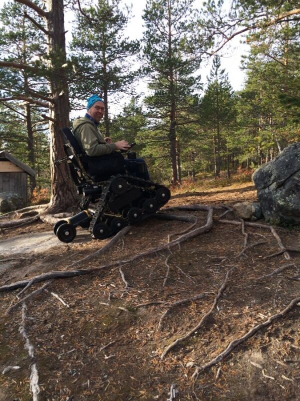 Til skogs med ny rullestol