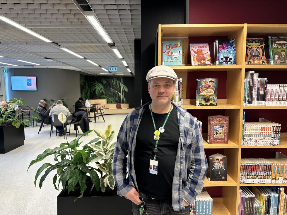På biblioteket kan både yngre og eldre finne ting de liker.
 Foto: Ole Kristian Caspersen