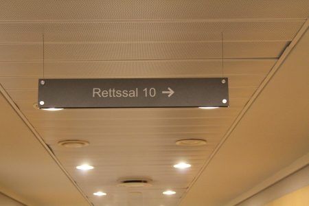 Tiltalt for å ha slått kvinne i ansiktet