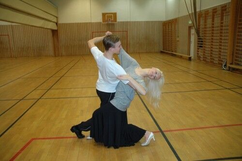 Helene Føreland og Lars Buseth fra Vågsbygd vil danse seg helt til topp. FOTO: Viorica Marticiuc