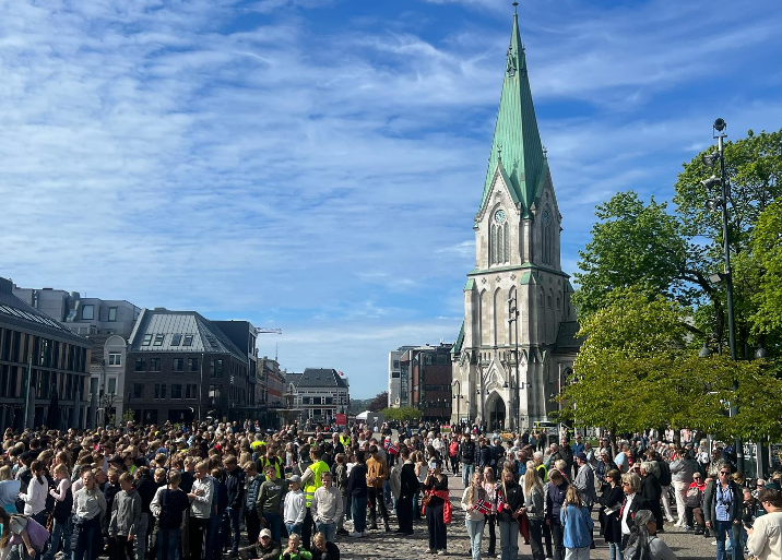 Folkefest på Torvet