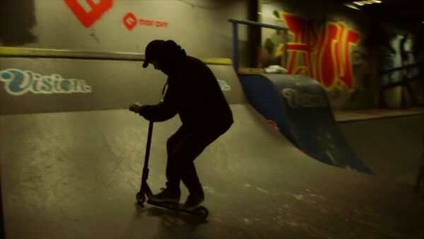 Isfront mellom skatere og "scootere"